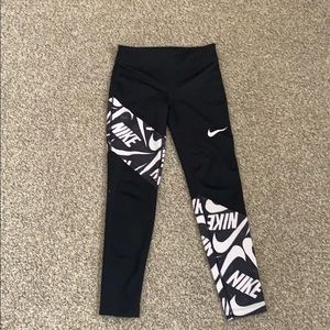 black and white nike leggings